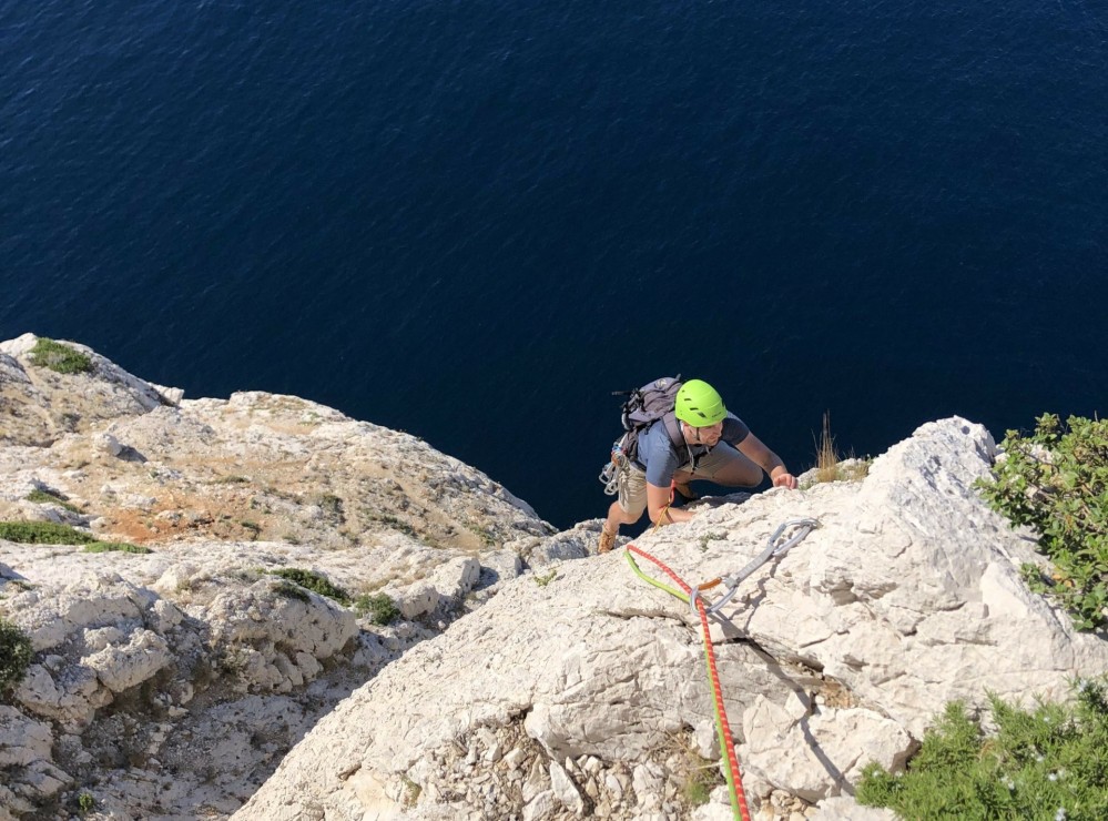 Sortie escalade en grande voie avec un guide dans les Calanques de Marseille, Cassis et la Ciotat