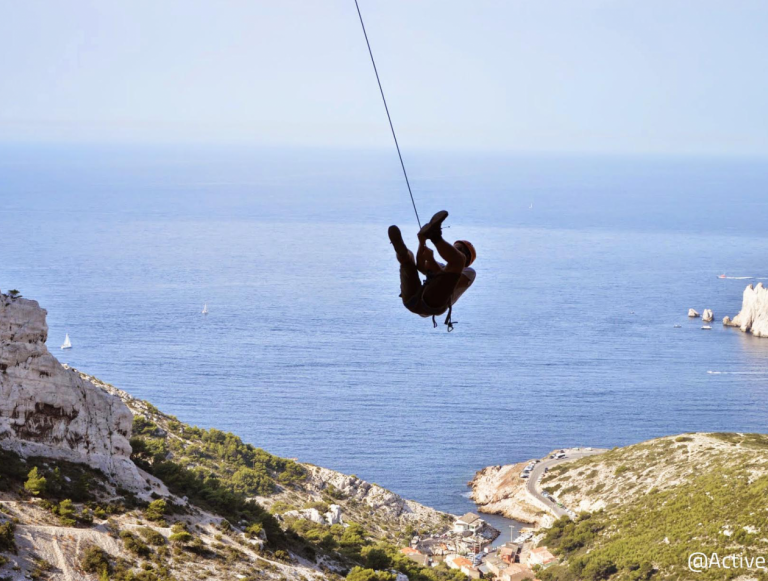 Discovery of the swinging jump in the creeks of Marseille