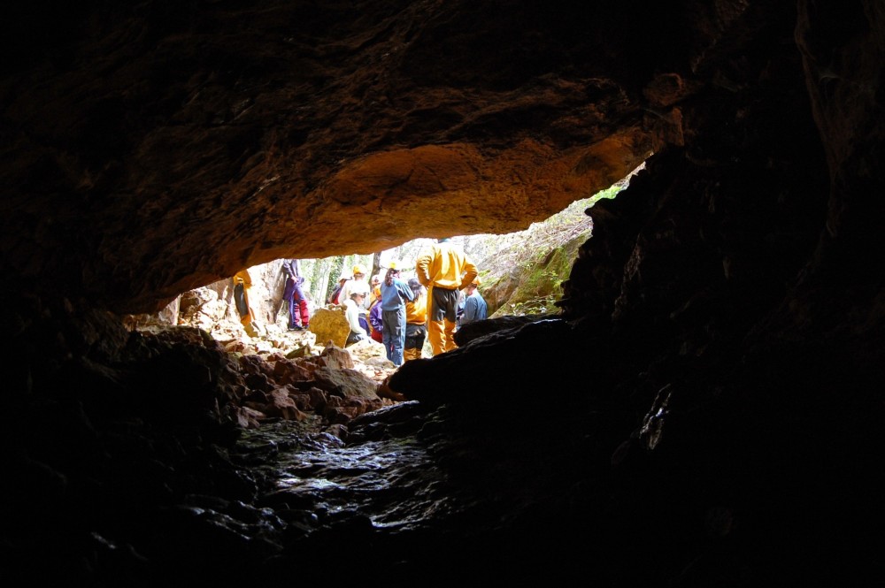 Initiation to speleology in an aquatic cavity of the Var
