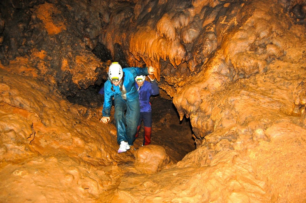 Initiation to speleology in an aquatic cavity of the Var