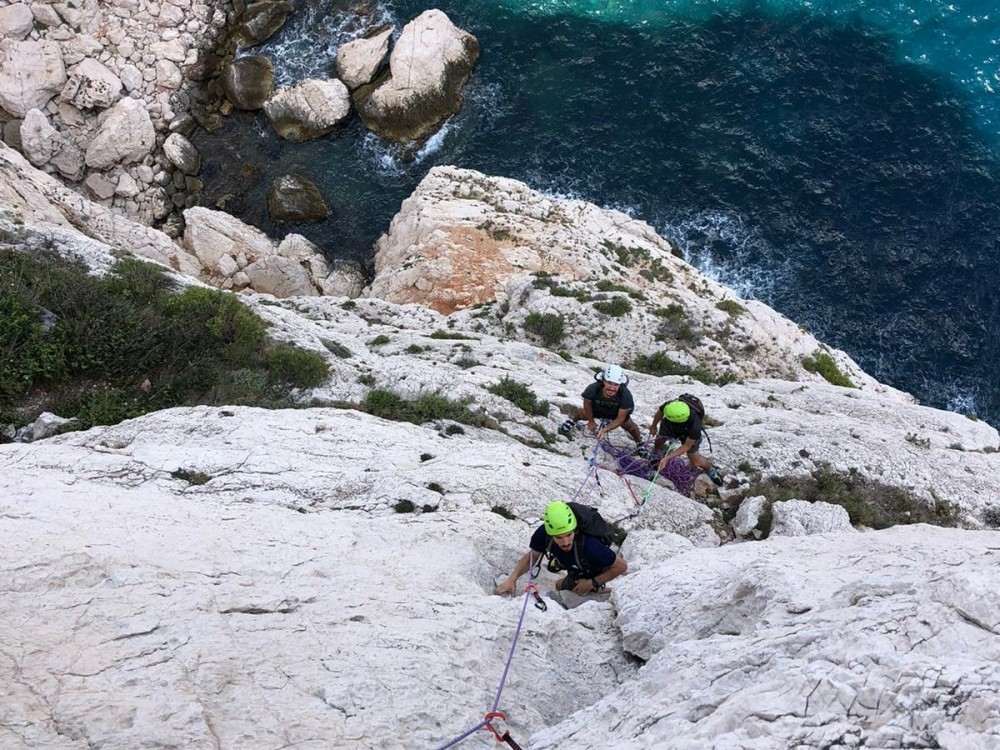 Full day rock climbing between the national park of Calanques Provence
