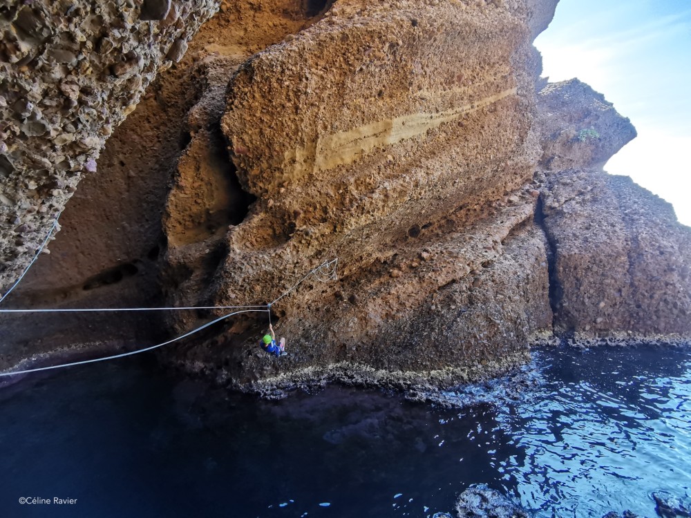 Discovery activity in La Ciotat, descent of the dry canyons of the calanques