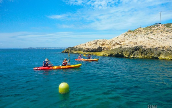 Départ en Canoë kayak de mer depuis le port de Callelongue à Marseille