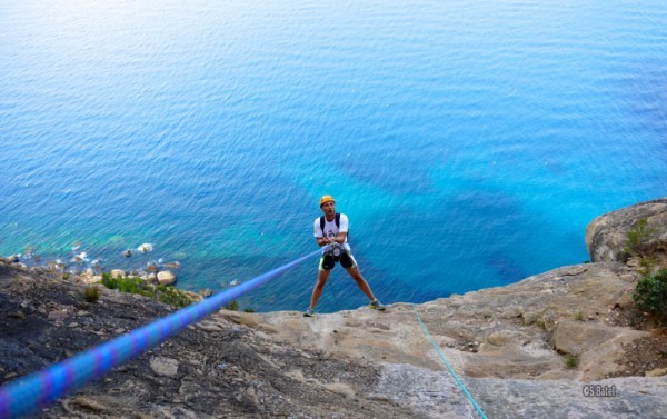 Activité descente en rappel du Cap Canaille à Cassis