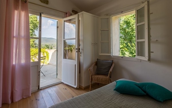 chambre double avec terrasse domaine du Var