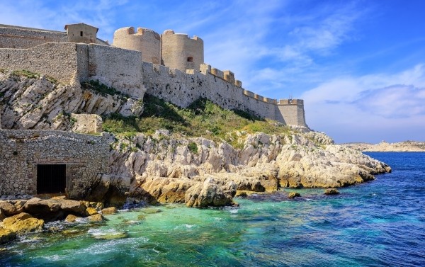 Tour of Château d'If Island by private boat and swimming in the Calanques