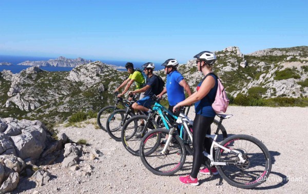 Panorama sur les calanques de Marseille en VTT