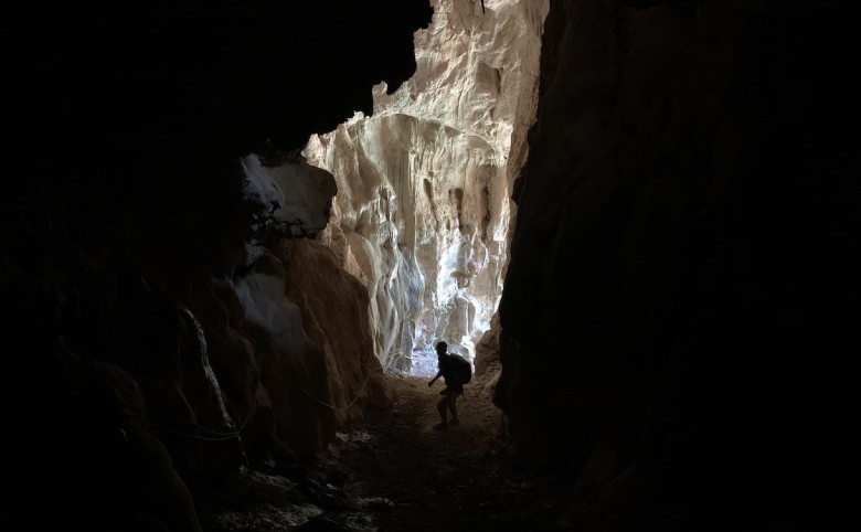 Visite grotte en famille avec escalade en provence dans le var