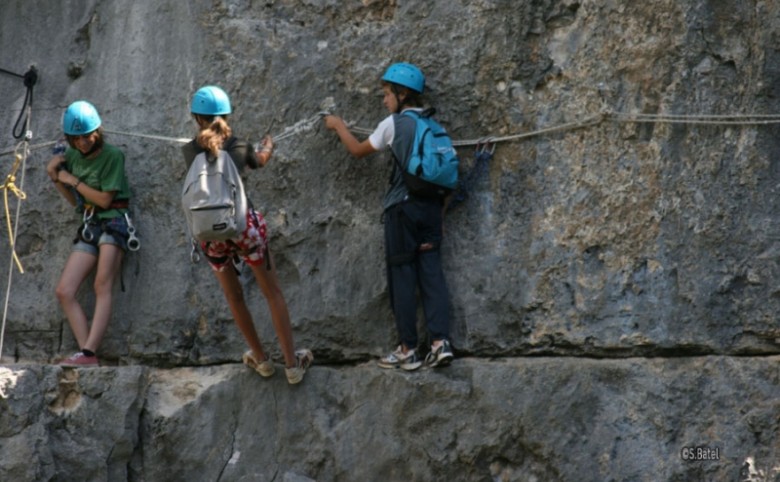 Activites pour jeunes, via ferrata dans les gorges du Verdon