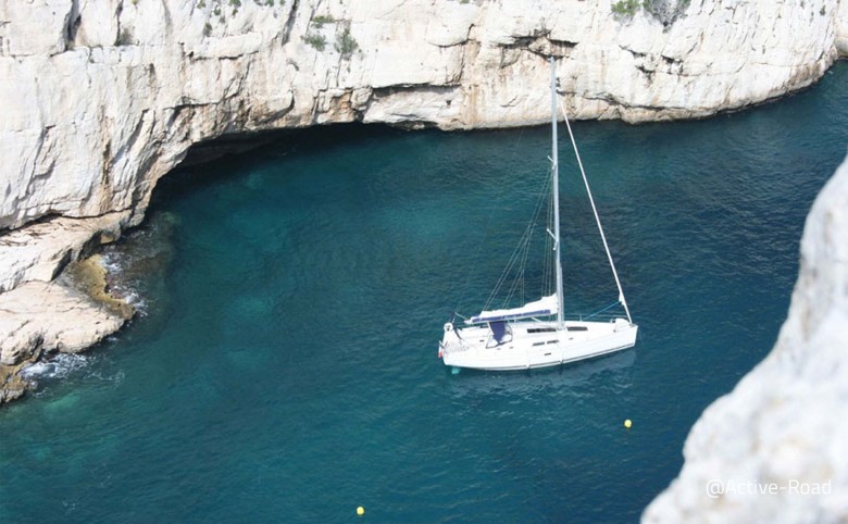 Voilier mouillage calanques