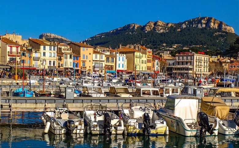 sejour dans la ville de cassis et traversée des calaqnues en randonnée