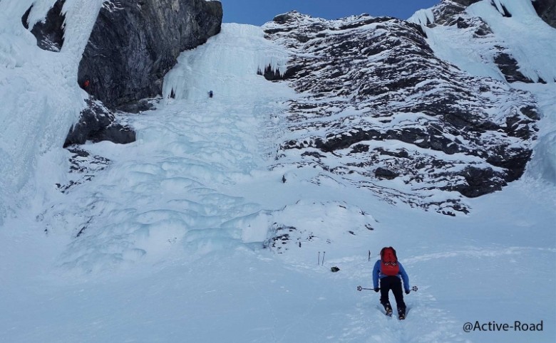 Découverte de la cascade de glace et escalade dans les Alpes
